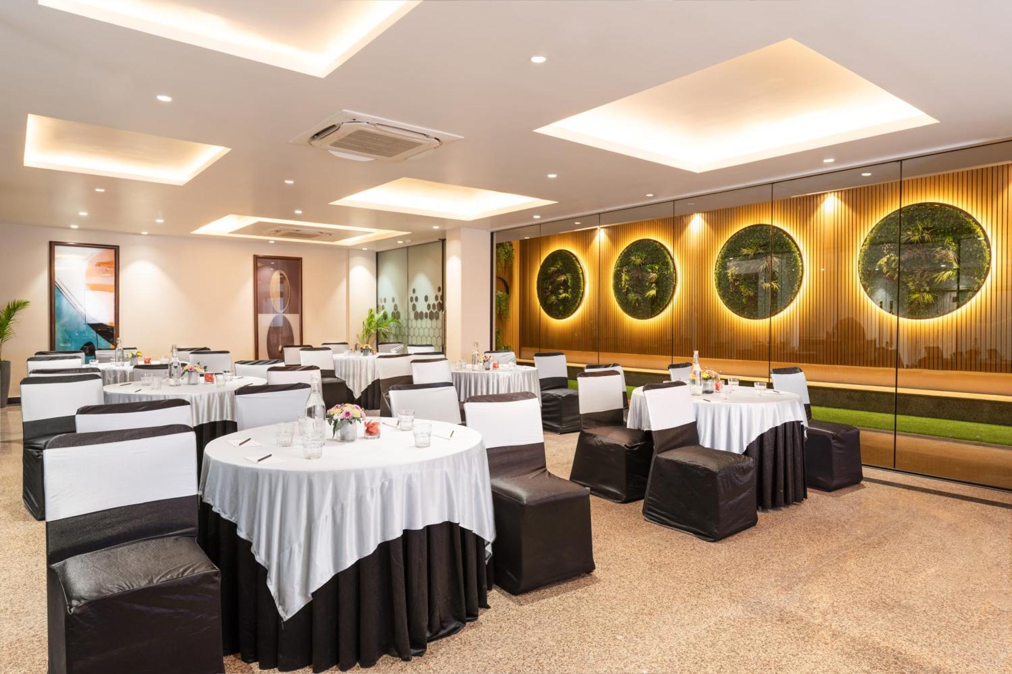 Foxtrail, Sector 42 - Am Hotel Kollection Gurgaon Exterior foto